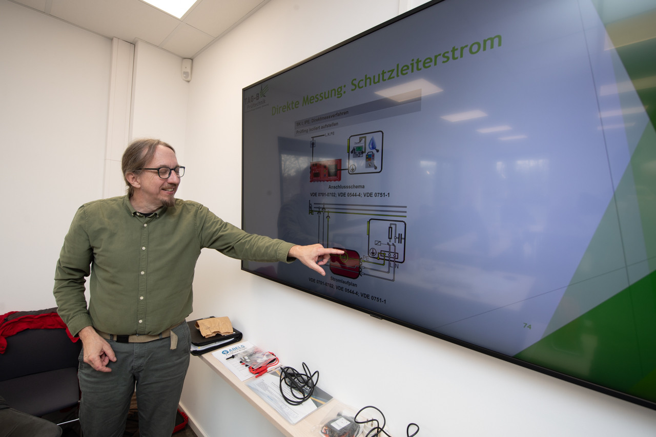 Tagesseminar Prüfung von Wallboxen und Ladekabeln mit IT 200, EV 3-2, EV 3-3, MA EV 1, ST 755+, ST 760+